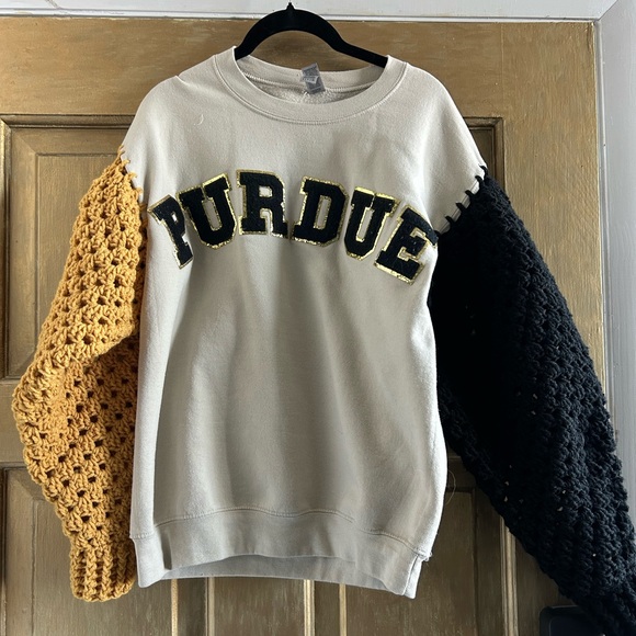 Tops - Purdue sweatshirt with crochet‎ sleeves